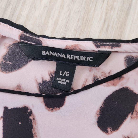 Banana Republic Pink Blouse w/ Black Brushstroke Pattern - Picture 3 of 4